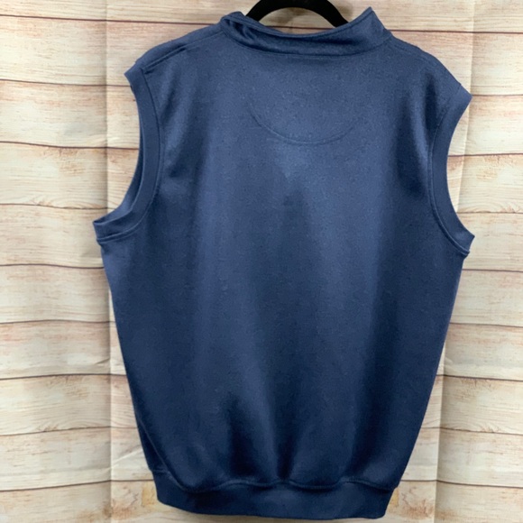 Pebble Beach Sleeveless Vest - Picture 2 of 5